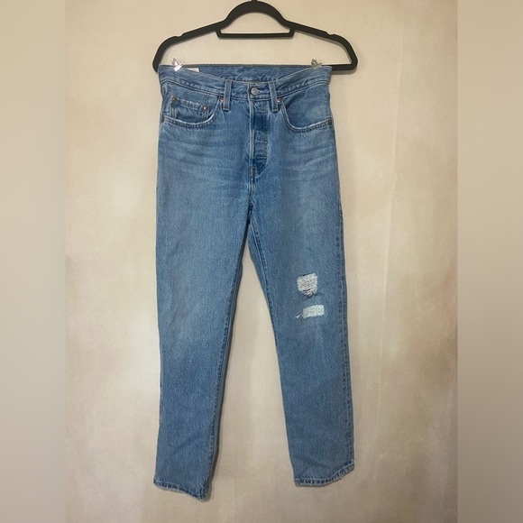 Levi's 501 Original Fit women's 26/28 medium wash distressed knee jeans EUC - Picture 2 of 10